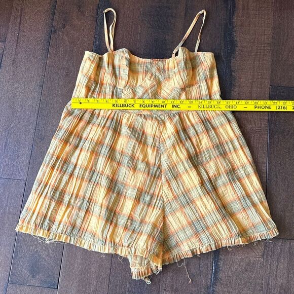 Urban outfitters Lorelei crinkle plaid romper size large yellow orange shorts su - Picture 7 of 8